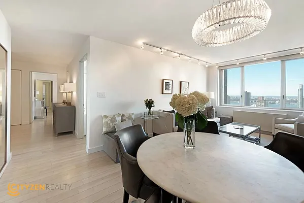 Rented by City Zen Realty | media 19