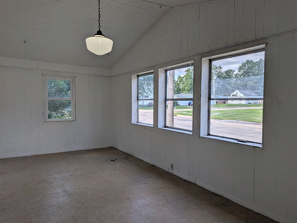 19th image of 503 E Mason St