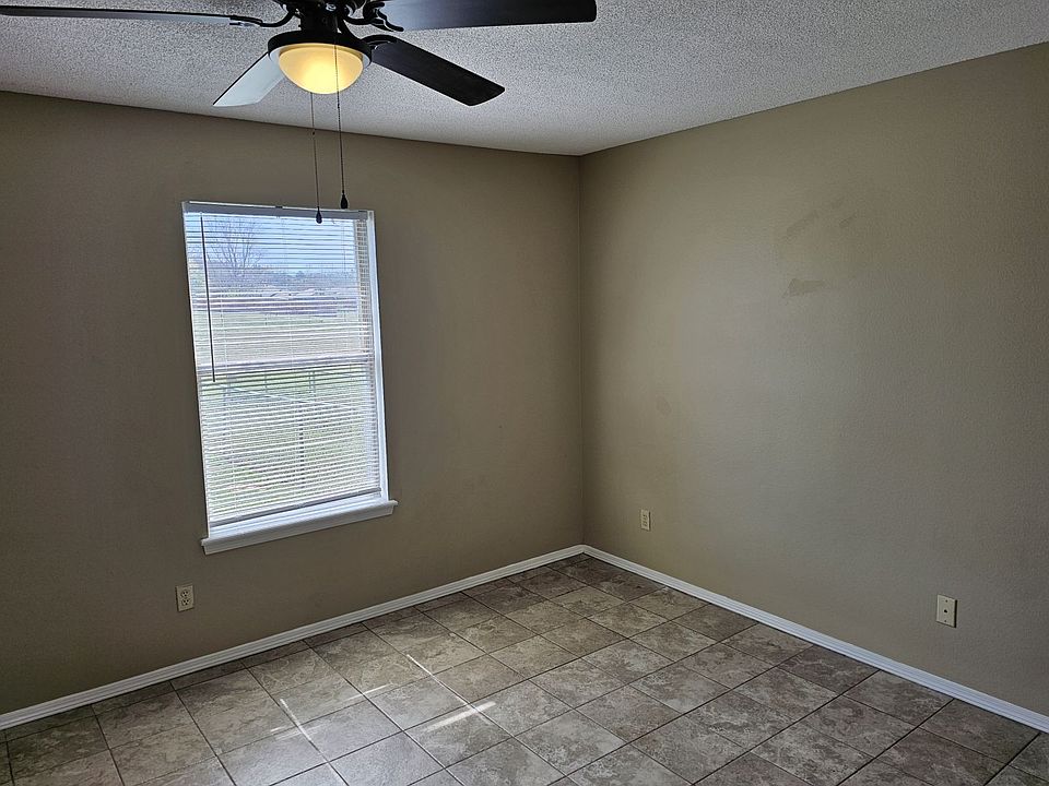 1st image of 607 Sandstone Dr