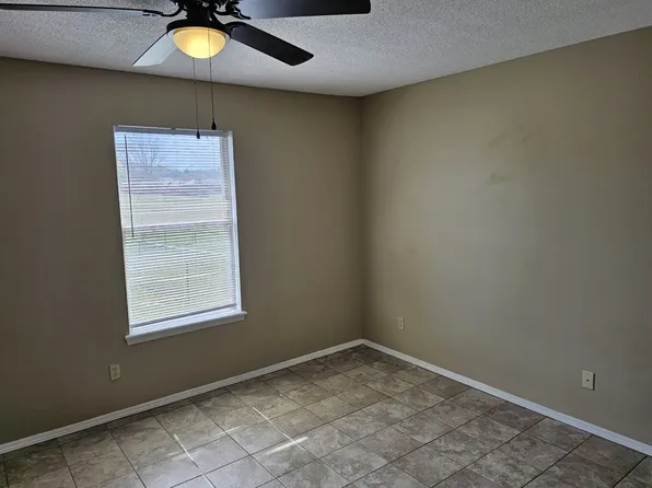 607 Sandstone Dr, Van Buren, AR 72956