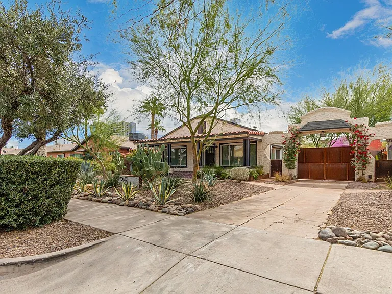 729-735 E Coronado Rd — Photo 10