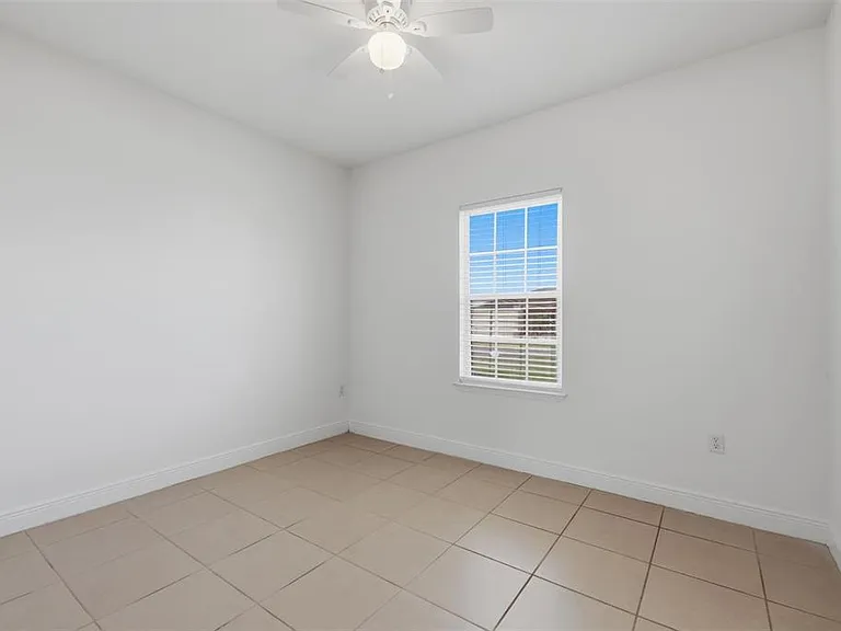 304 Begonia Ct — Photo 15