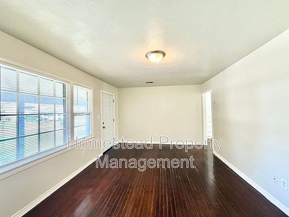 3rd image of 3920 Thomas Ave