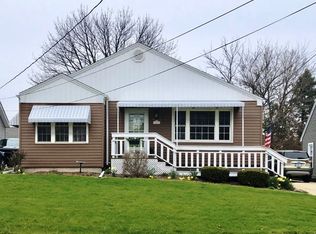 617 16th St, Peru, IL 61354