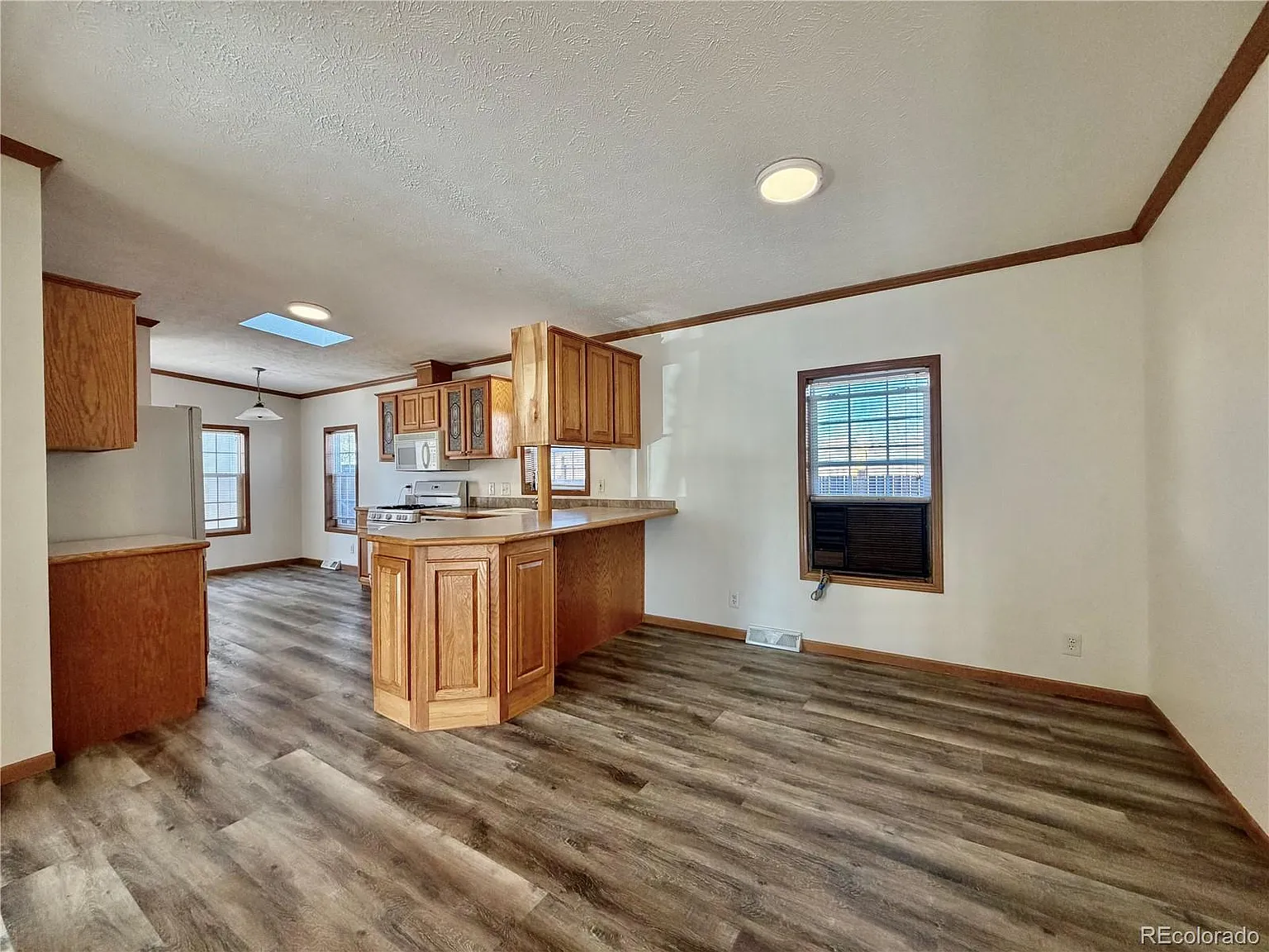 3 bed, 2.0 bath, 1248 sqft, $2,350 — Photo 2