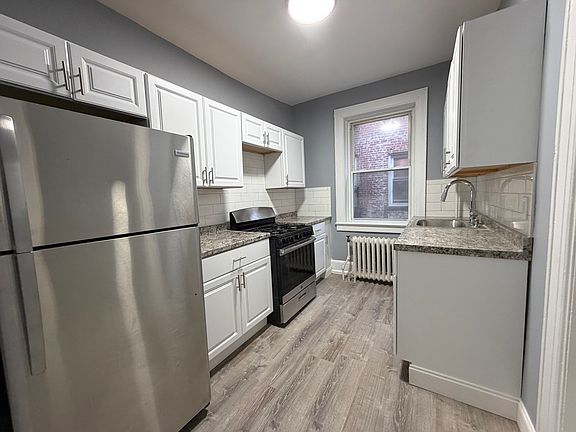 4th image of 256 Lafayette Ave #16