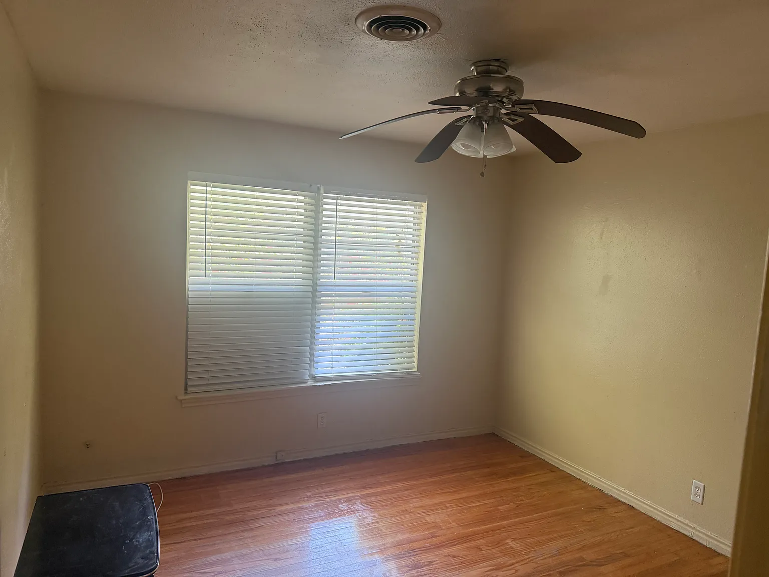 2 bed, 1000 sqft, $1,100 — Photo 3