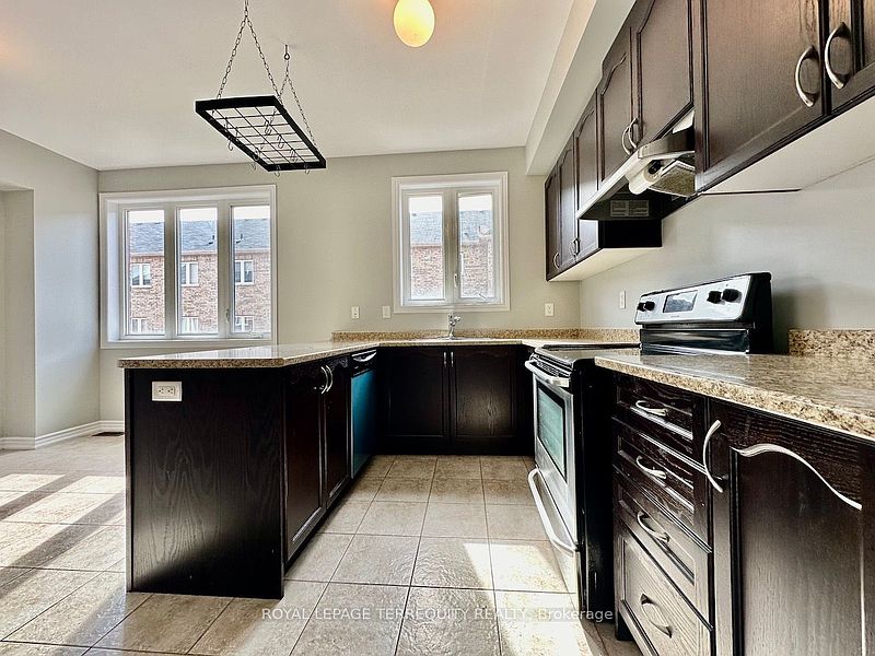 Brampton Townhouse for rent - 4 Bedrooms — photo 3