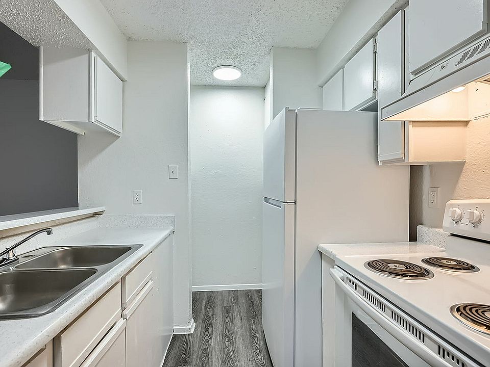 3700 S Tyler St 102 - Web Quality - 004 - 05 Kitchen