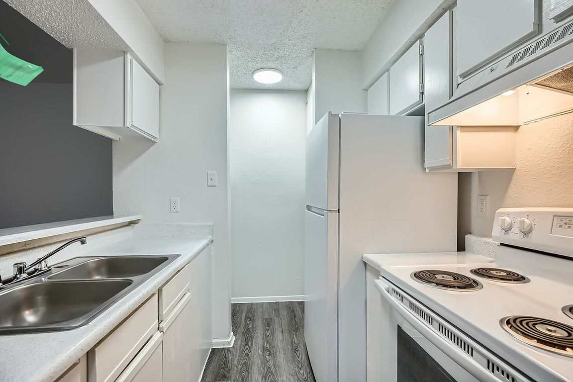 3700 S Tyler St 102 - Web Quality - 004 - 05 Kitchen