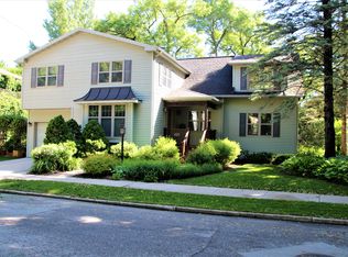 121 N Crescent Dr, Mason City, IA 50401