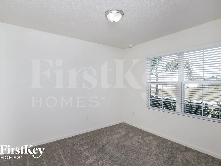 374 Sauders Rd SE — Photo 12