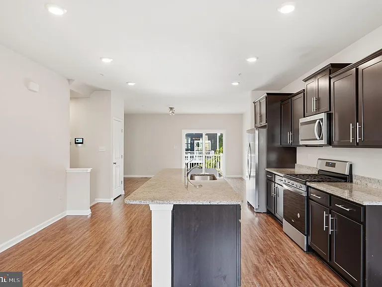 1806 Kellington Ct — Photo 12