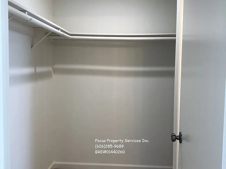 604 W Milford St — Photo 15
