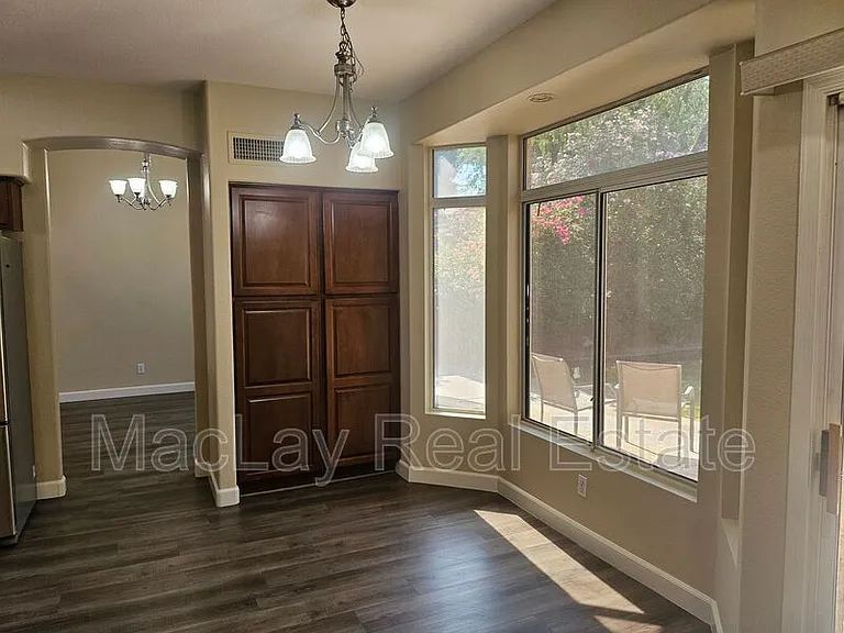 2711 W Megan St — Photo 10