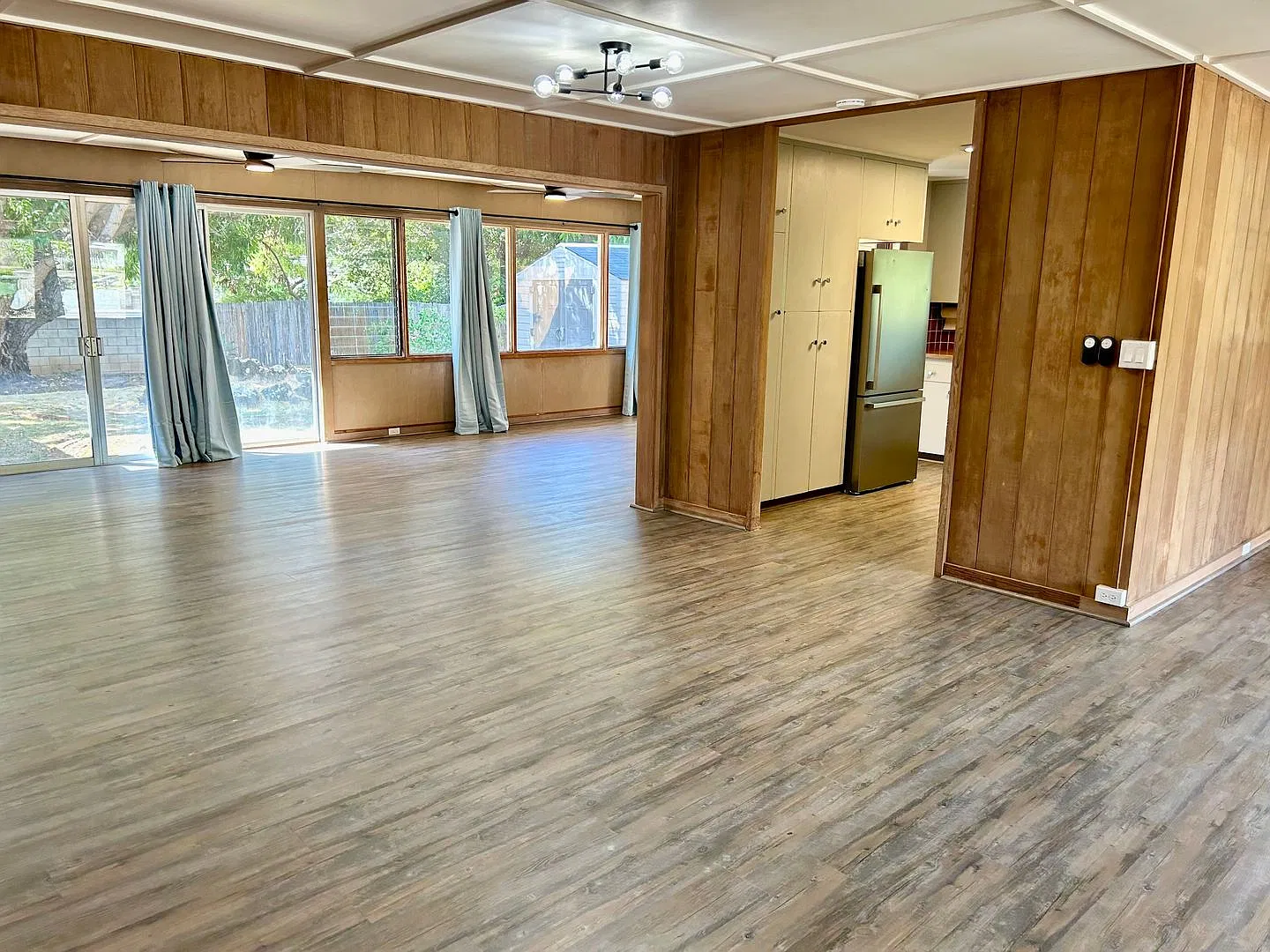 Lower Waialae Iki home w/3 Bdrm., 2 bath, 2 car carport — Photo 3