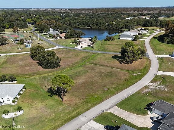 3rd image of 1104 Lakeside Way