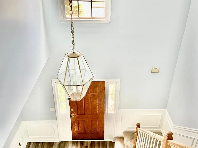 400 Stedford Ln — Photo 3