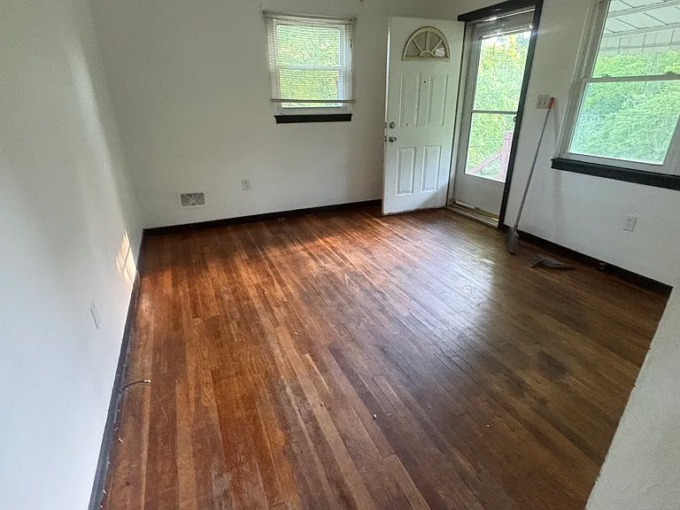 190 Elliott Rd — Photo 5