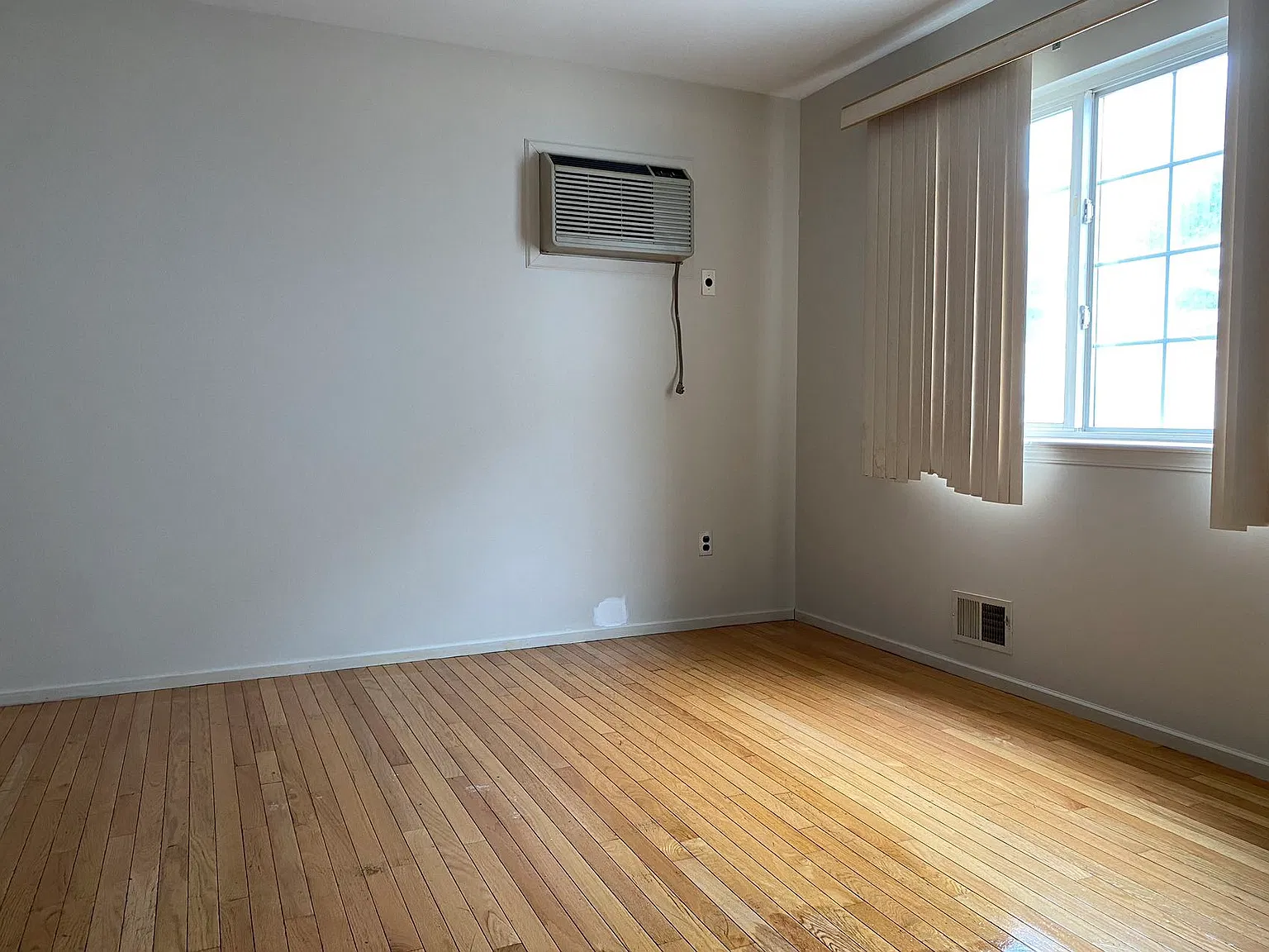 119 Sharrotts Rd — Photo 3