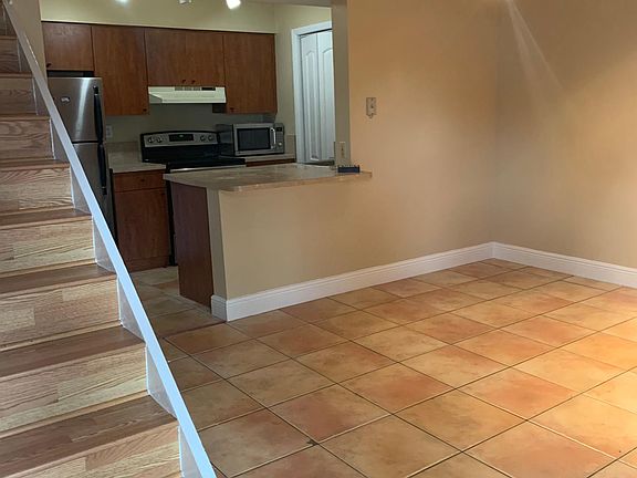 4th image of 17425 NW 67th Pl #A