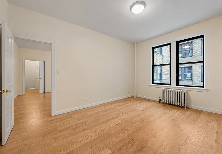 218 W 10th St #2F — Photo 5