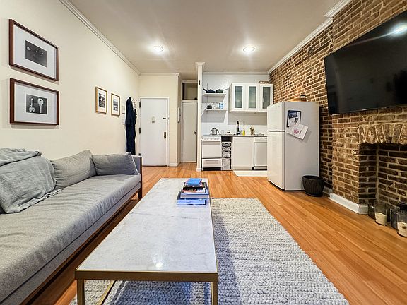 3rd image of 71 Pineapple St APT A1