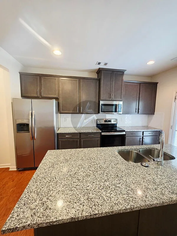 3 bed, 2.5 bath, 1432 sqft, $1,995 — Photo 4