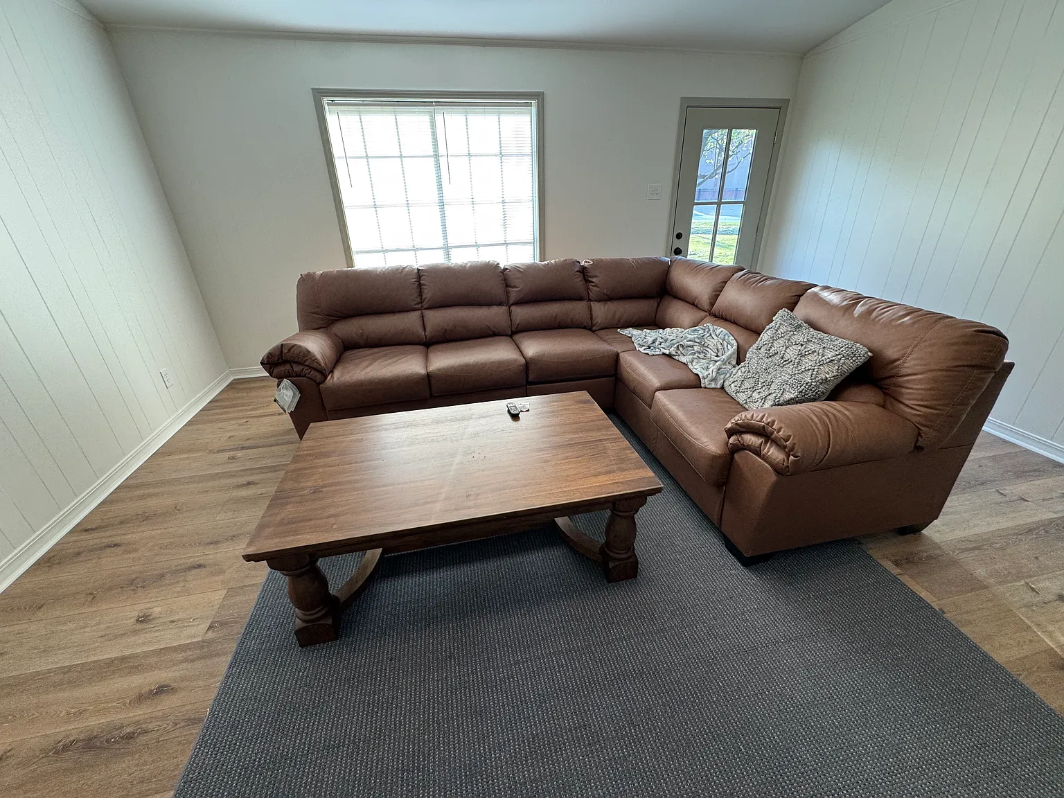 3 bed, 1377 sqft, $3,500 — Photo 2
