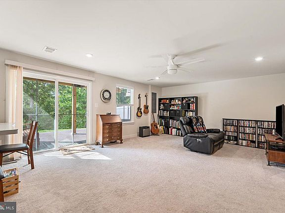 4th image of 106 Bayhill Ter