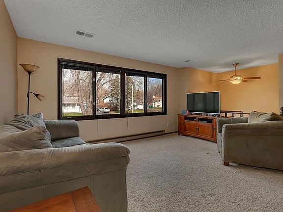 4th image of 808 3rd Ave N