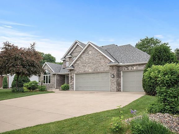 2nd image of 130 Wexford Heights Dr