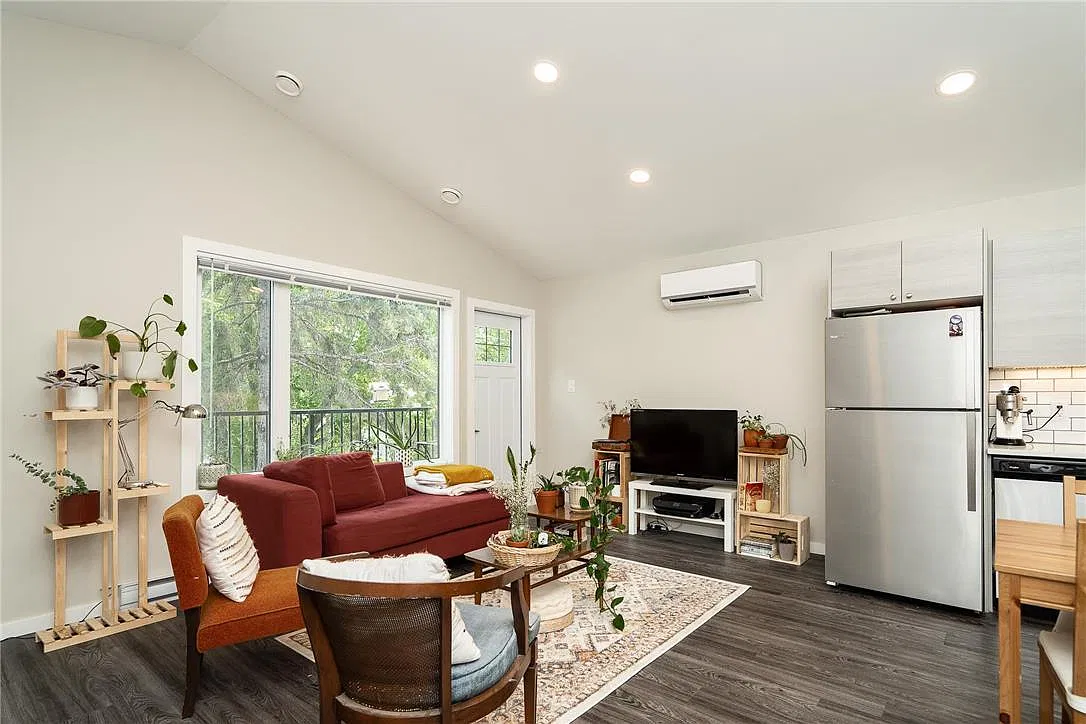 397 Horace Street - 2 (upper unit) — Photo 1