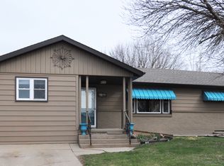 1103 S Main St, Chamberlain, SD 57325