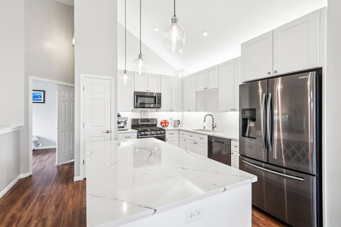 Manchester Cir-S2707-012.jpg