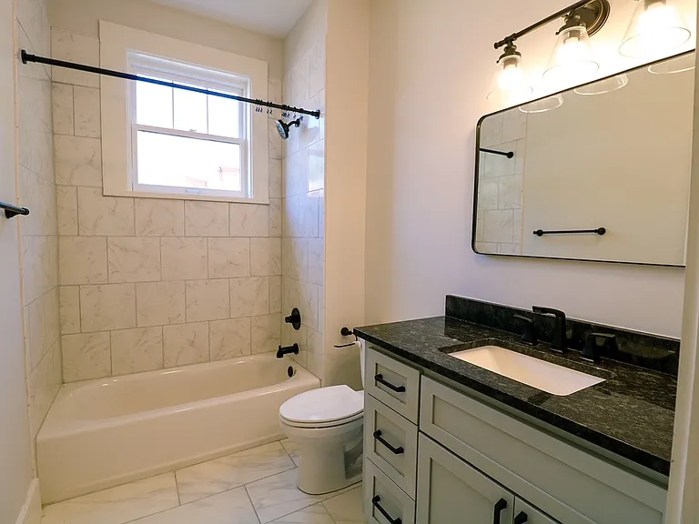 218 E Shotwell St #2 — Photo 10