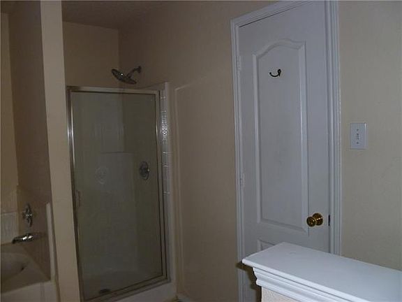 3rd image of 901 Kathryn Dr