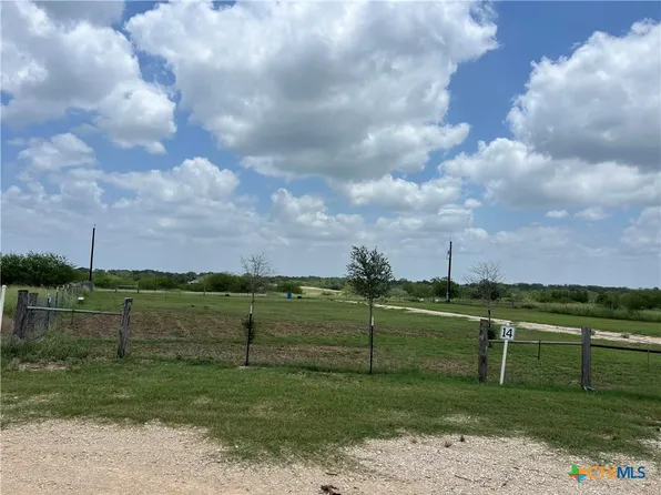 14 Cannon North Dr, Gonzales, TX 78629