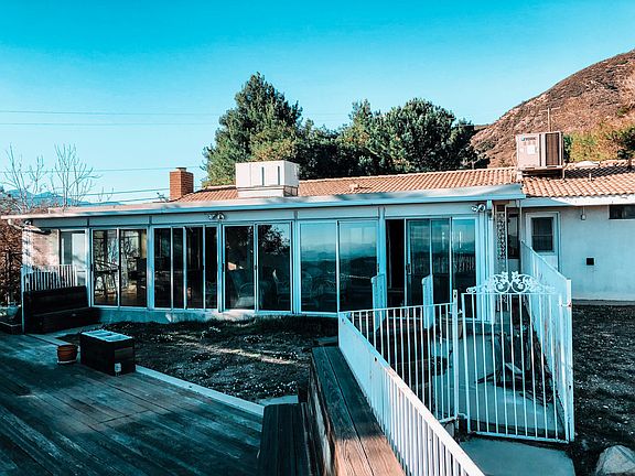 3rd image of 661 Woodlawn Ave