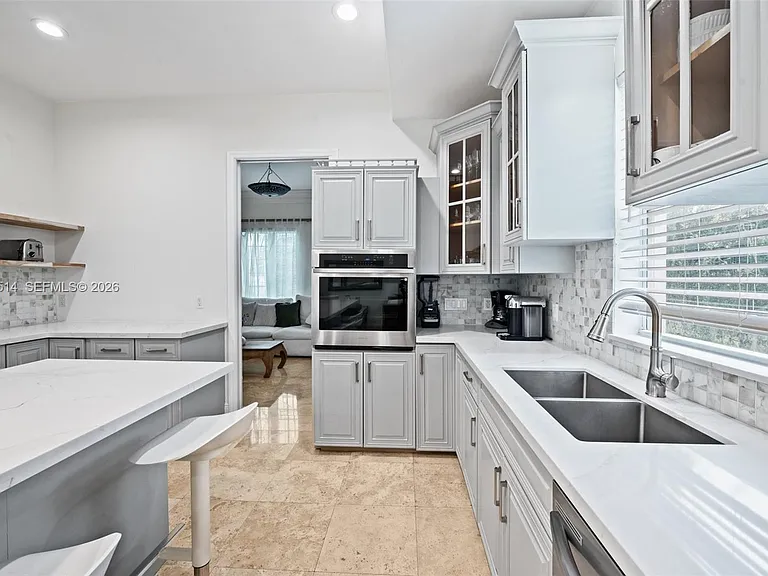 2501 Pine Tree Dr — Photo 15