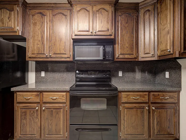 509 Finch St — Photo 11