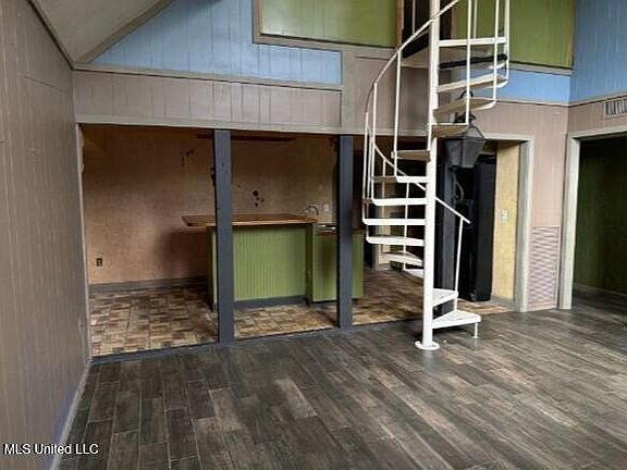 5th image of 27 Clairmont Cir