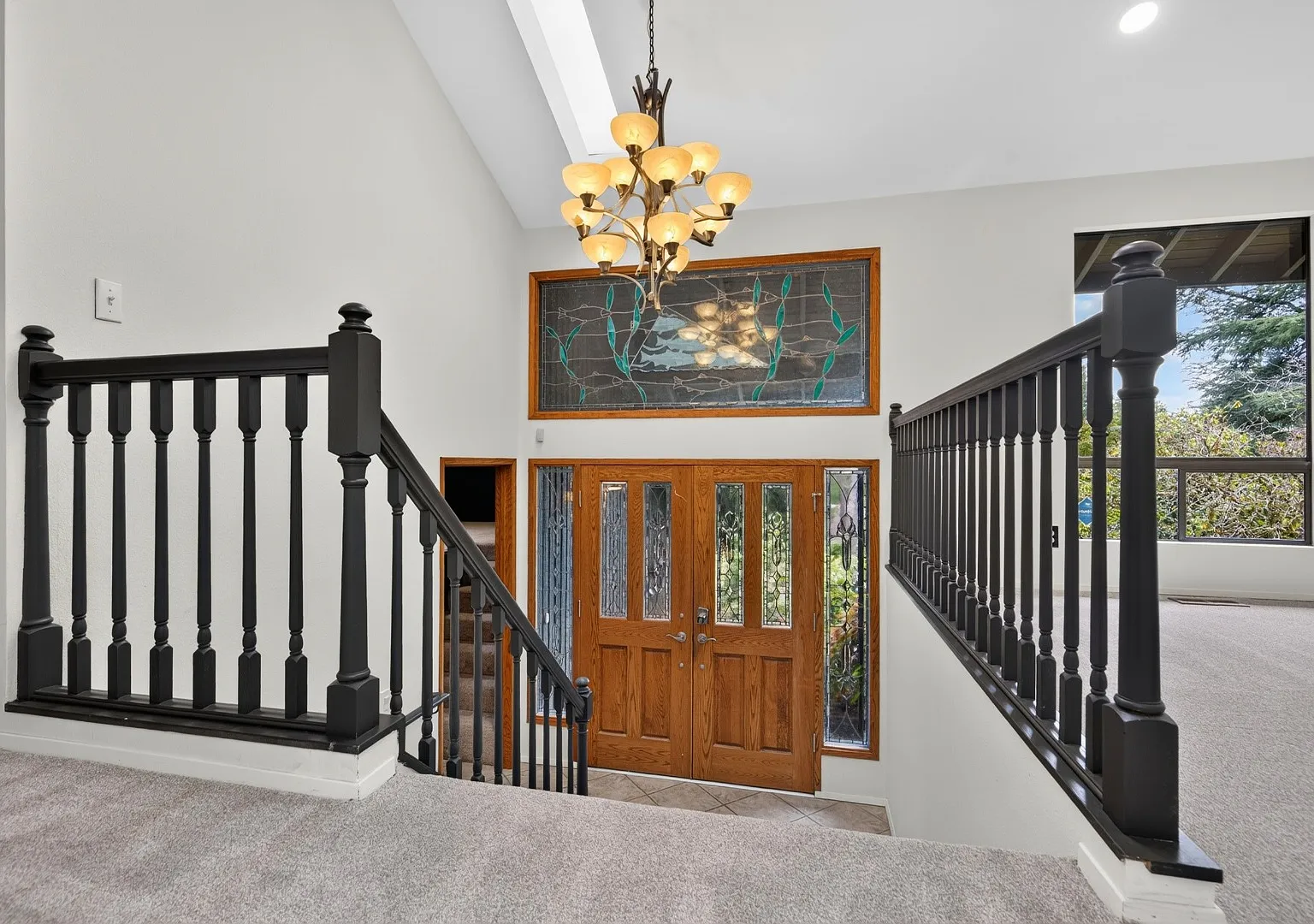 Mid-Century Gem with Hot Tub, Large Deck, and Bonus Rooms in Issaquah 4 Bed, 3 Bath, 2,940 Sq Ft — Photo 4