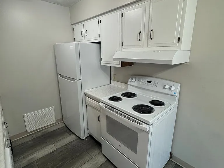 Maple Apartments — Photo 11