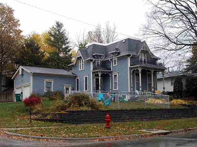 1st image of 418 2nd Ave NE