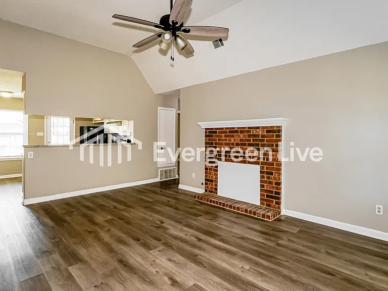 8402 Honey Dr — Photo 3