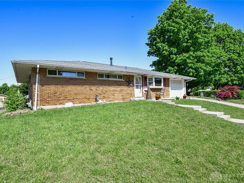 1st image of 33 Pollyanna Ave