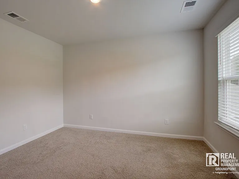 298 Watersglen Dr — Photo 20