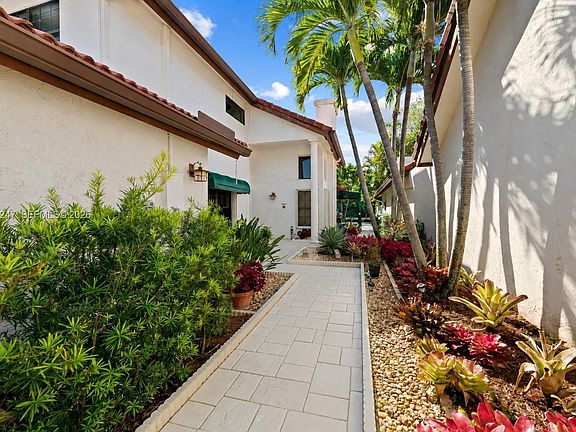 2nd image of 21718 Club Villa Ter