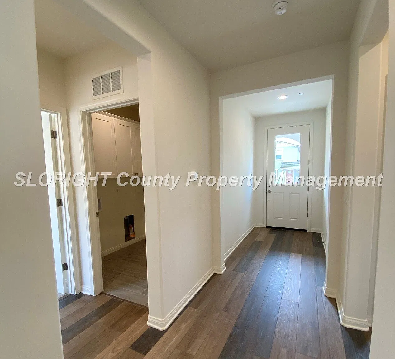 3 bed, 3.0 bath, 1621 sqft, $4,200 — Photo 3